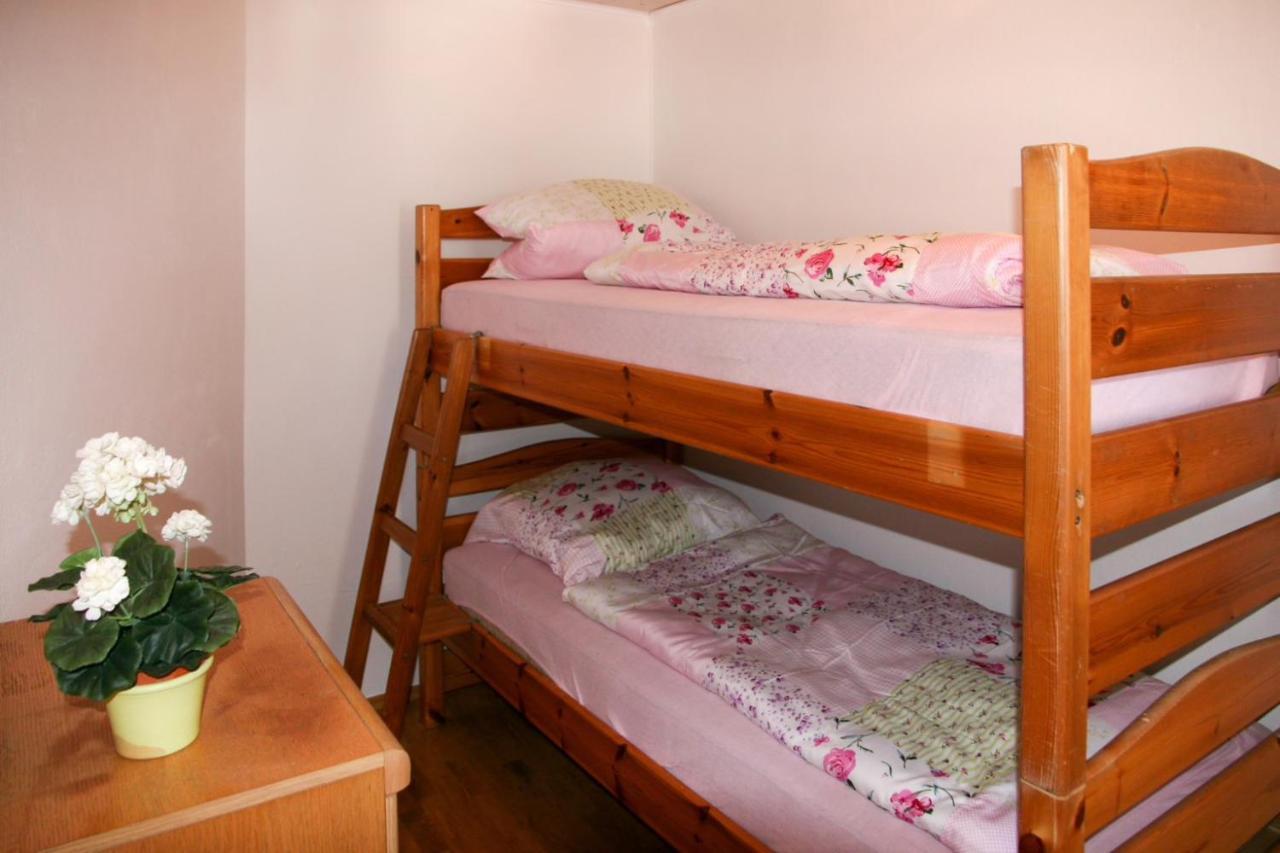 Cosy In Quiet Residential Area - Newly Renovated Apartment *
