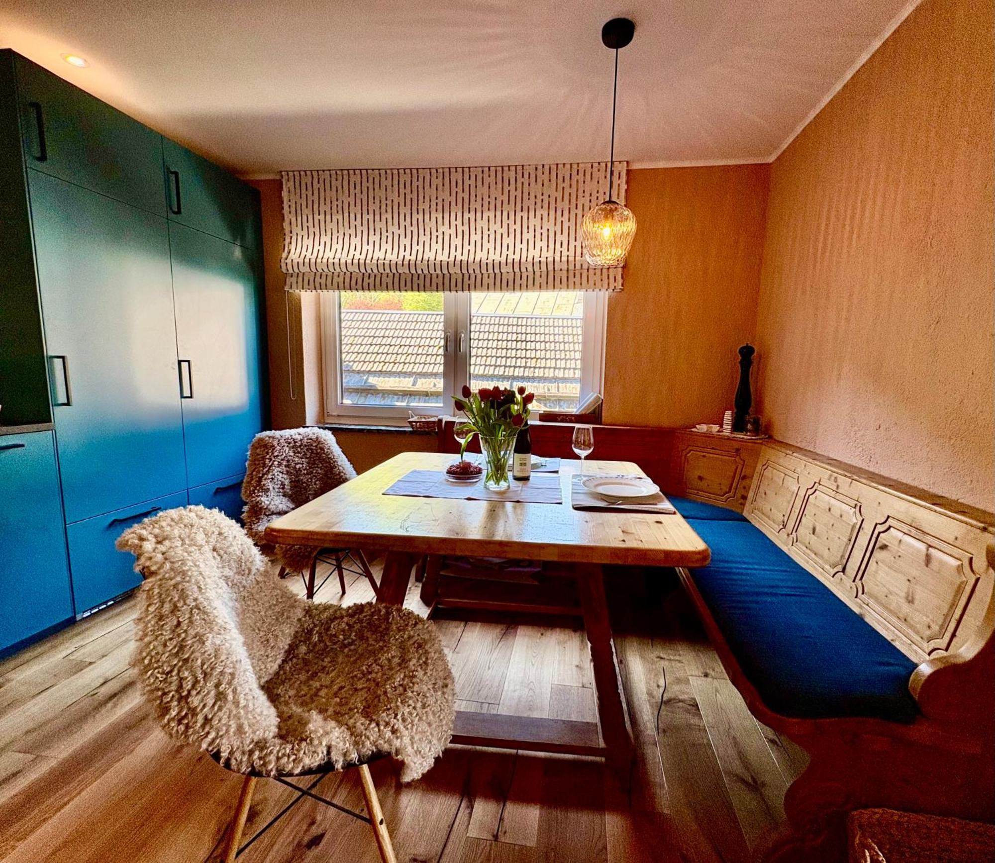 Cosy In Quiet Residential Area - Newly Renovated Apartment *